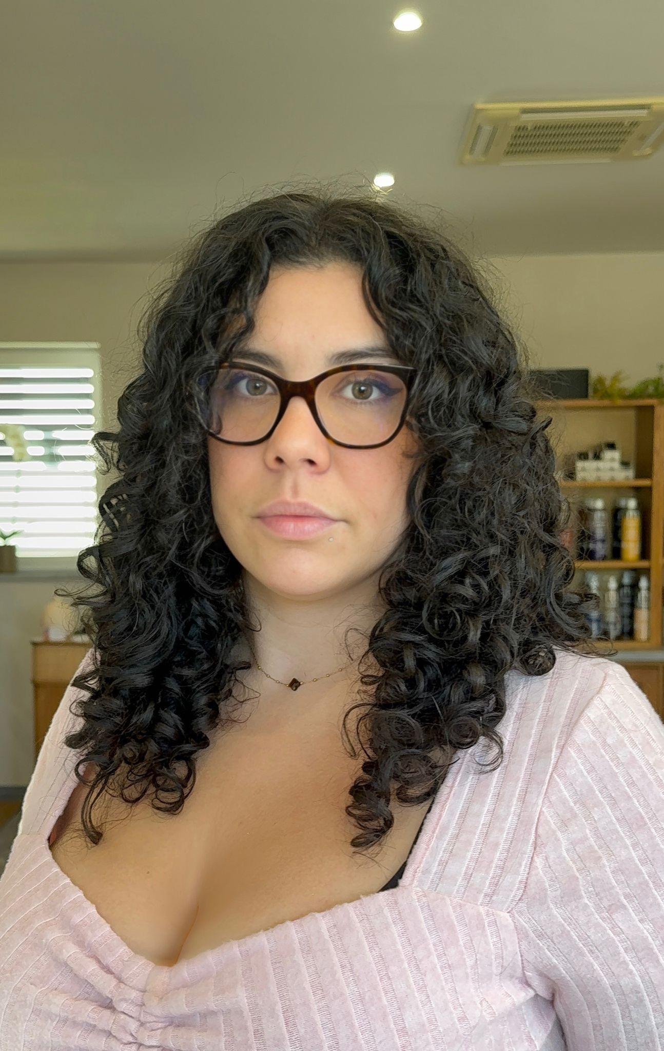 Cheveux bouclés volume